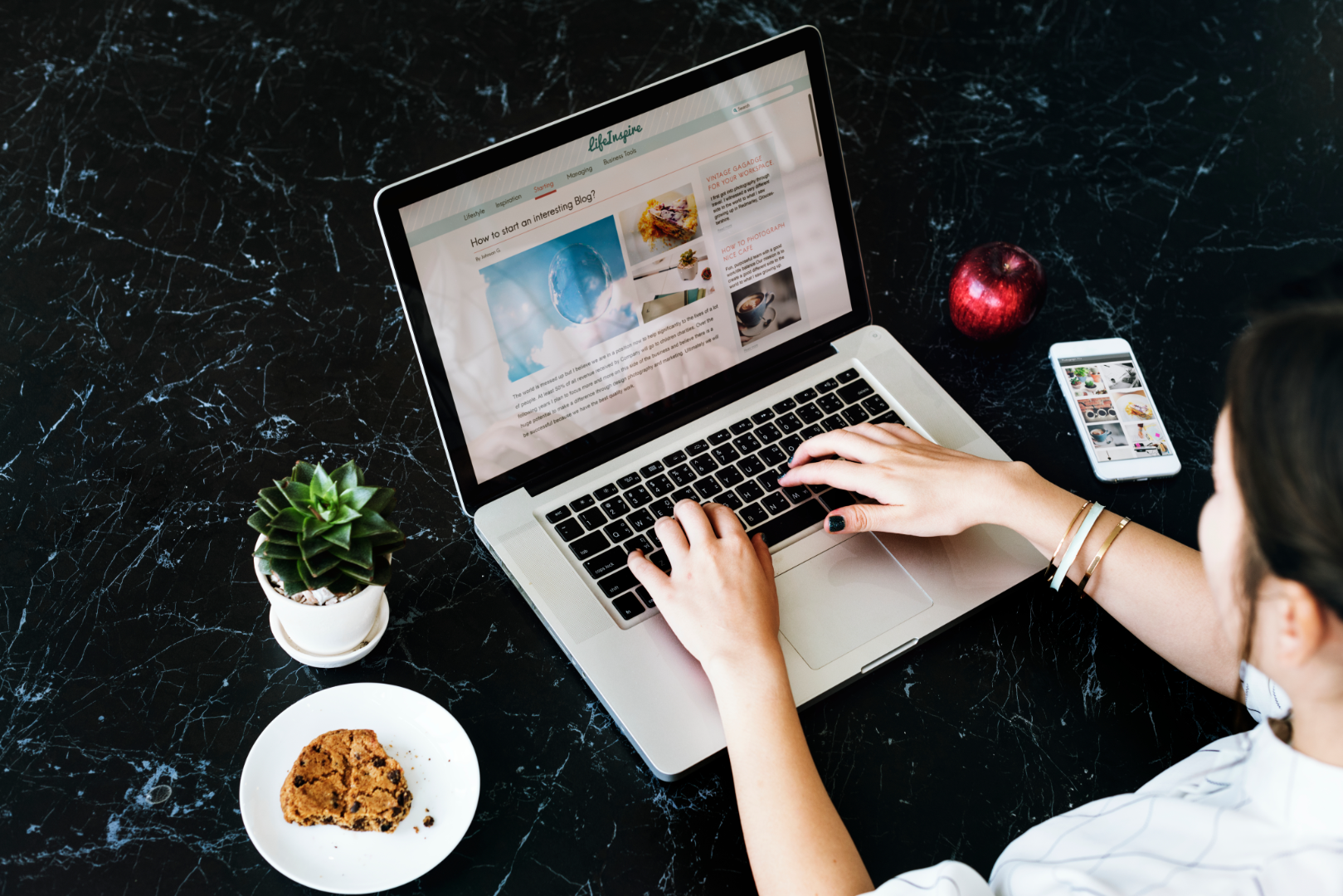 فهم إدارة علاقات العملاء (CRM) وأهميتها لعملك